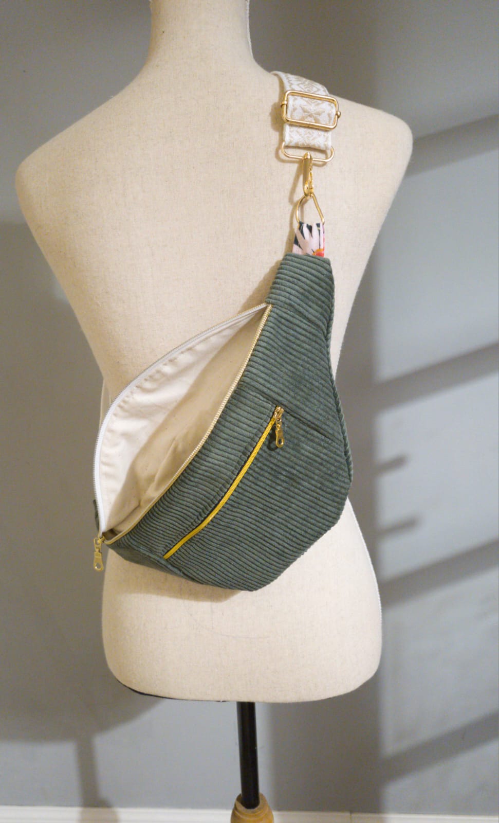 Sac banane vert kaki motif fleuri,Poches avant et arrière cocoleeline