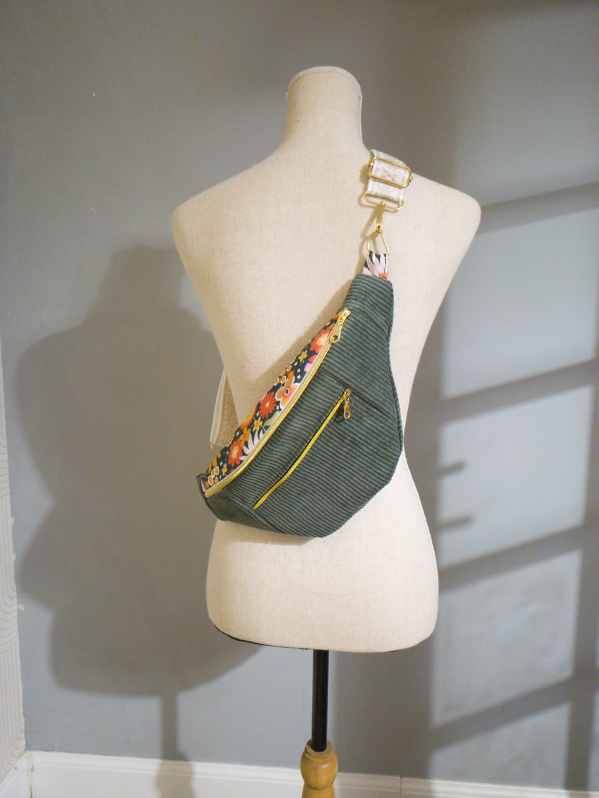 Sac banane vert kaki motif fleuri,Poches avant et arrière cocoleeline