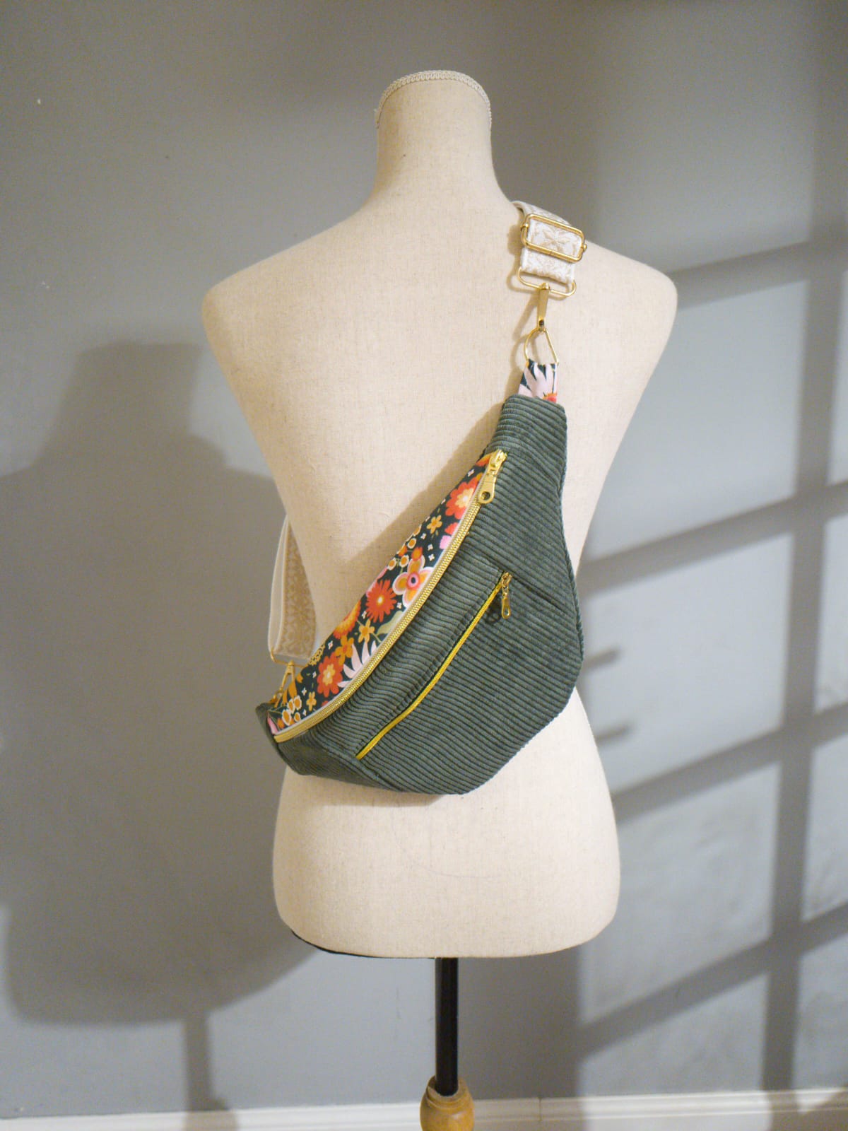 Sac banane vert kaki motif fleuri,Poches avant et arrière cocoleeline