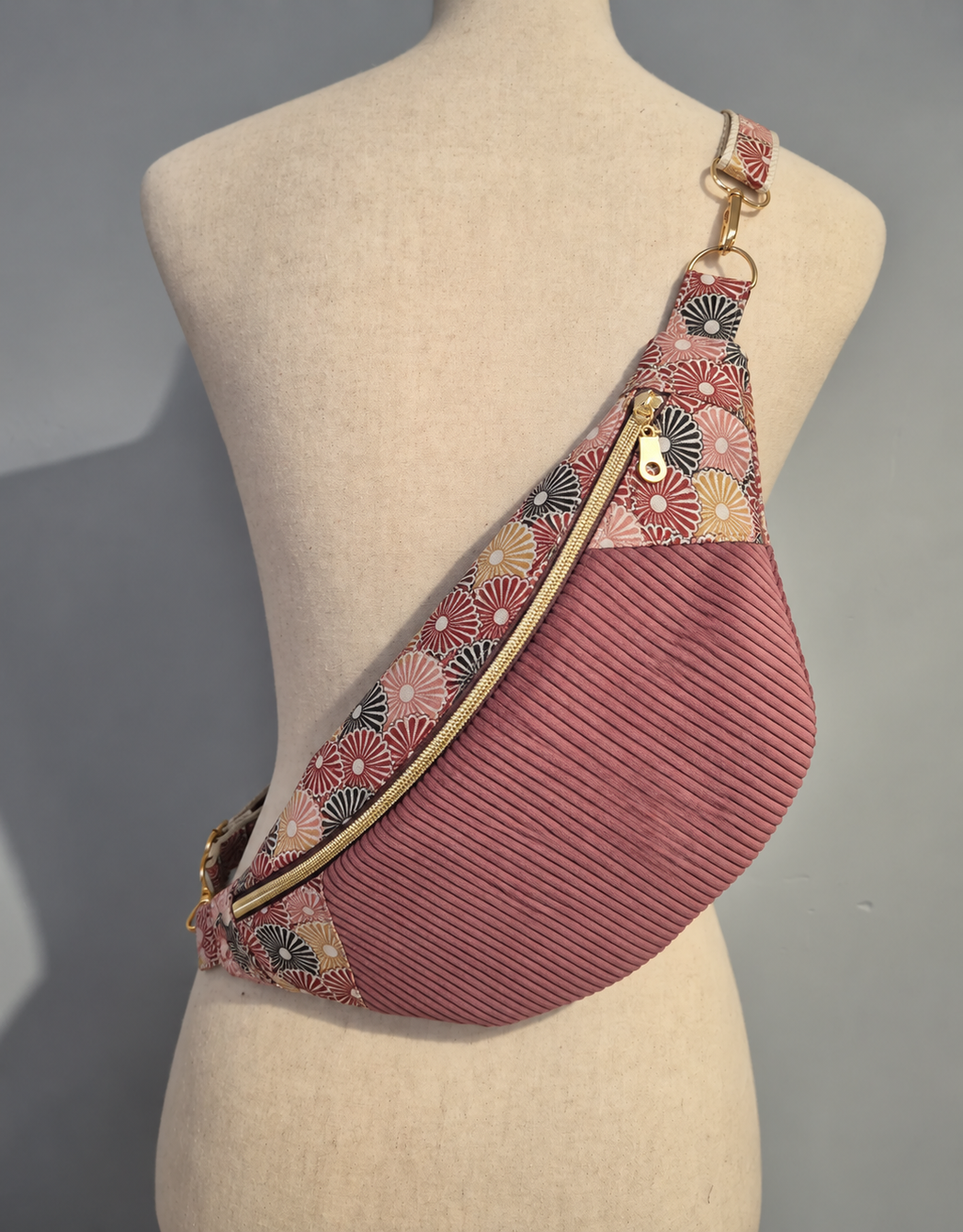 Sac banane femme rose en velours côtelé et tissu à motifs – Fait main cocoleeline