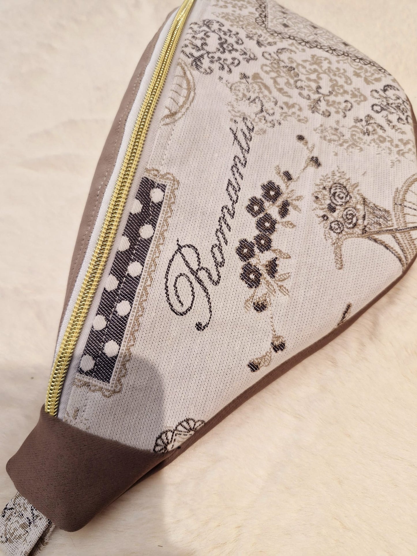 Sac banane recyclé unique – Fabrication artisanale