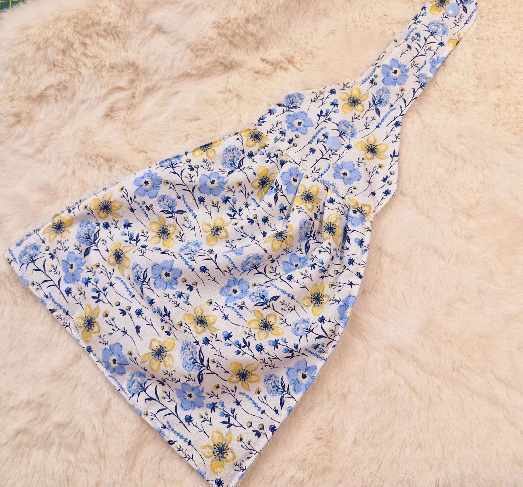 Petit essuie-mains en éponge de bambou et coton fleuri bleu – Douceur et élégance au quotidien cocoleeline