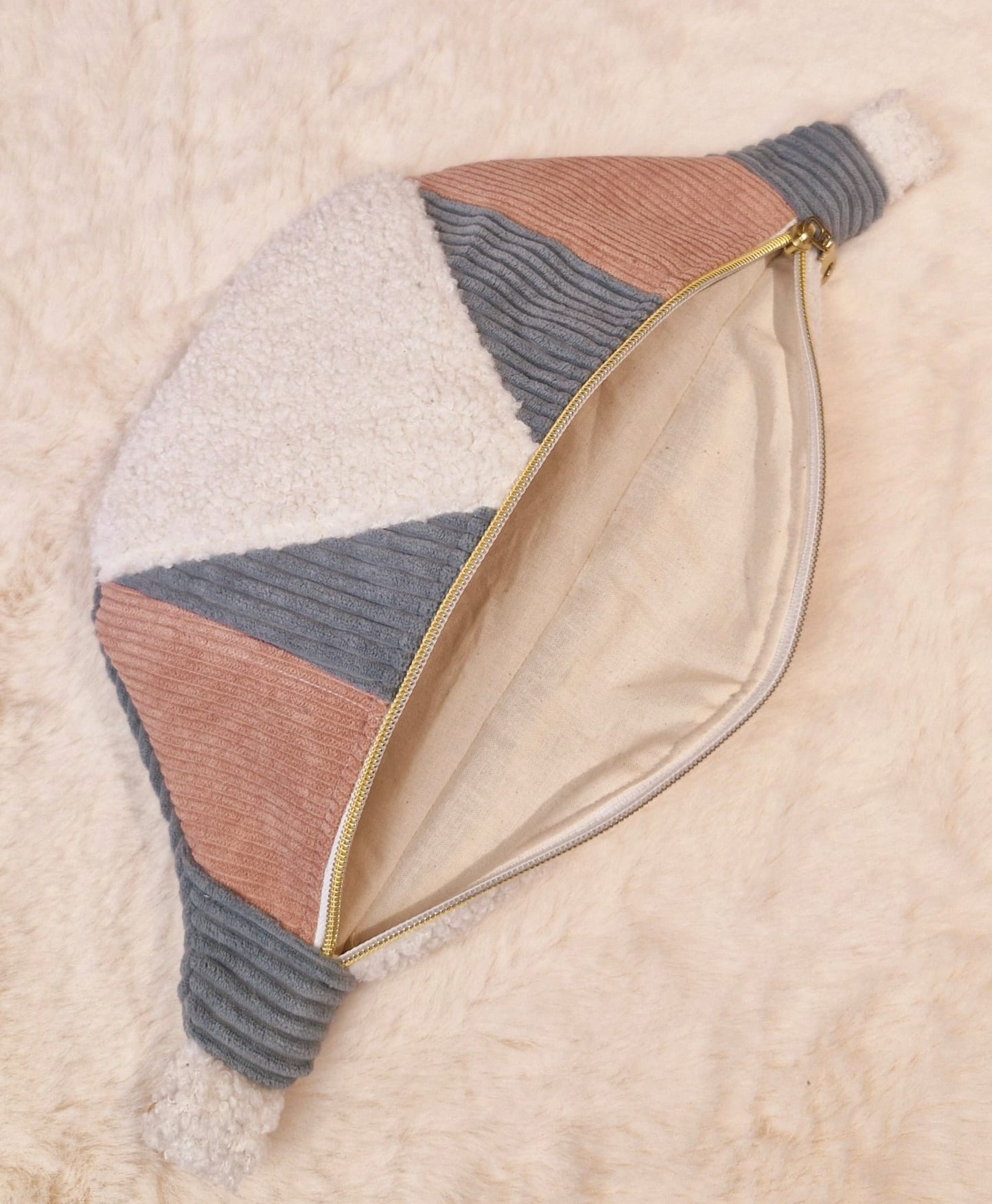 sac banane velours côtelé et moumoute rose bleu et blanc