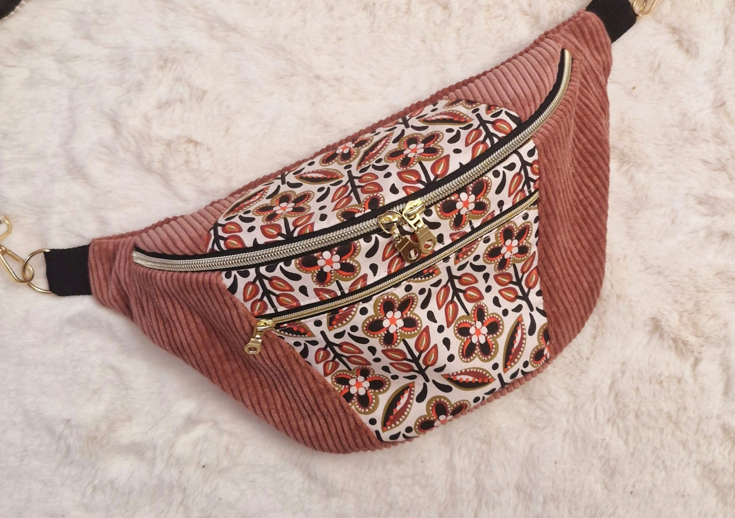 grand sac banane rose avec une poche 
