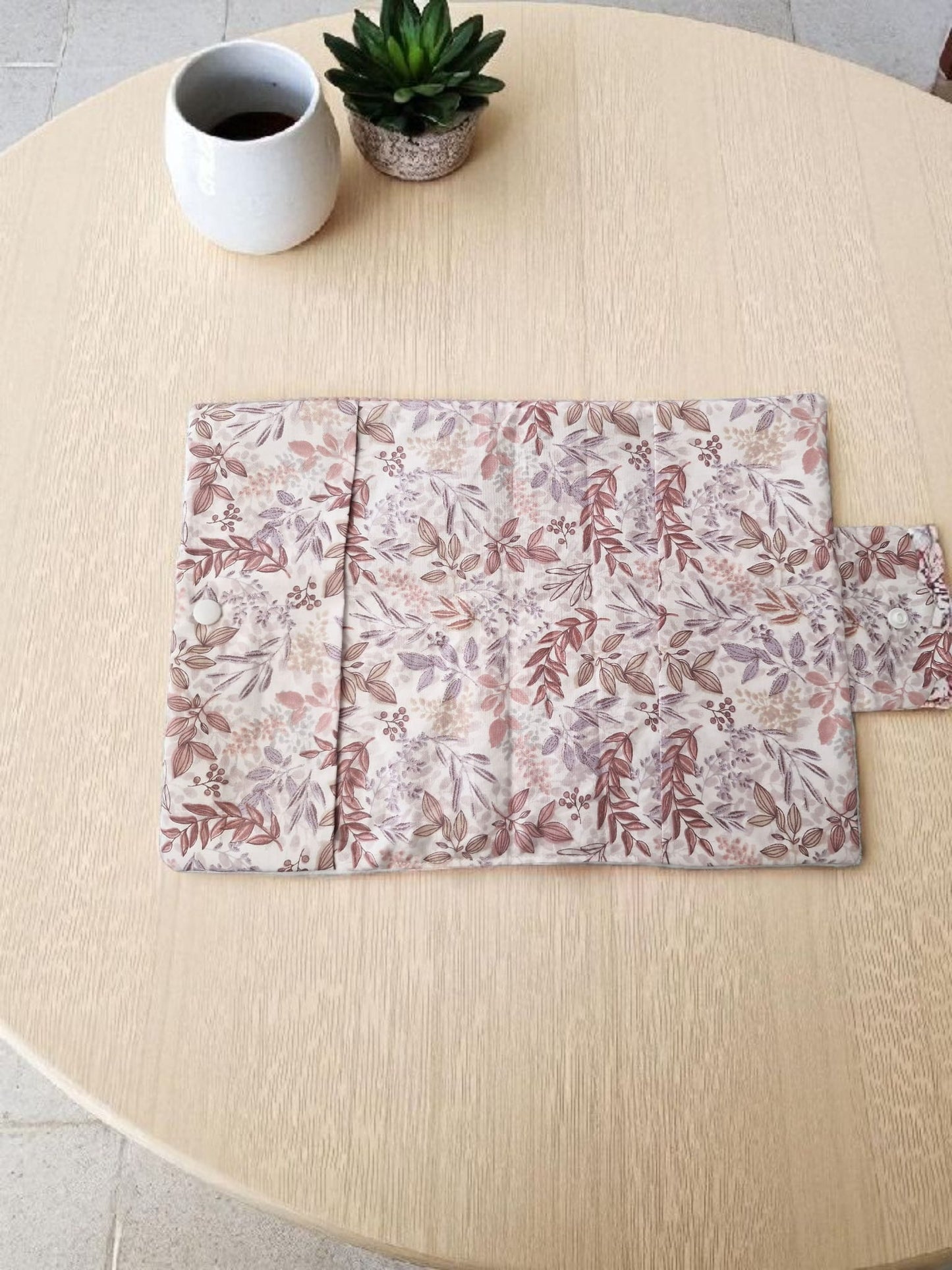 Protège Carnet de Santé Personnalisé pour Fille – Tissu Rose et Blanc Doux cocoleeline