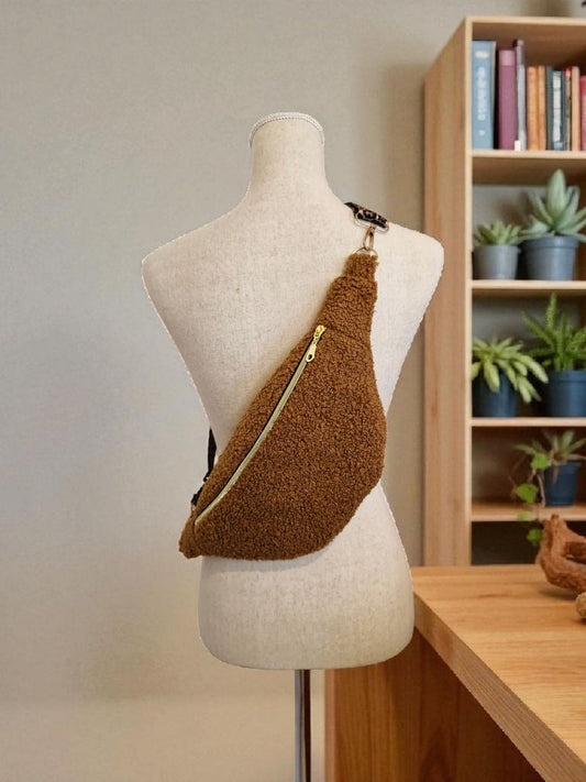 Sac banane en tissu bouclette moumoute camel – fait main en France ,idée cadeau femme cocoleeline