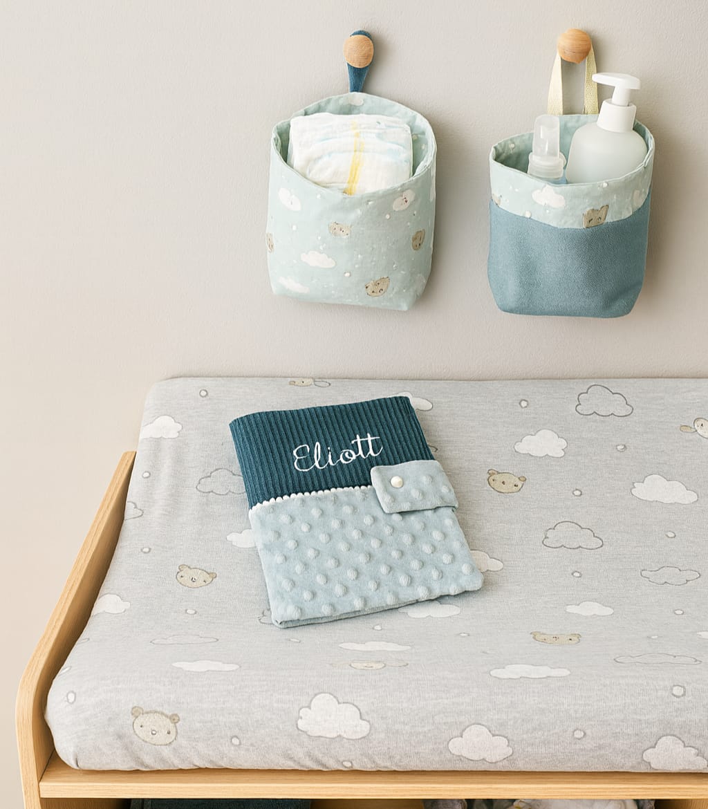 Protège carnet de santé personnalisable en velours côtelé et minky – fait main en France – cadeau de naissance cocoleeline