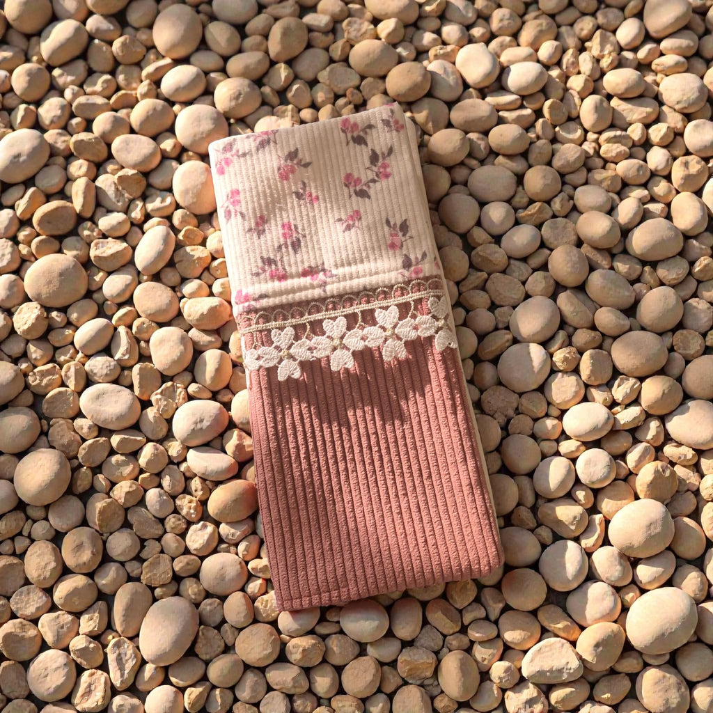 Protège livret de famille – velours rose & dentelle personnalisable cocoleeline