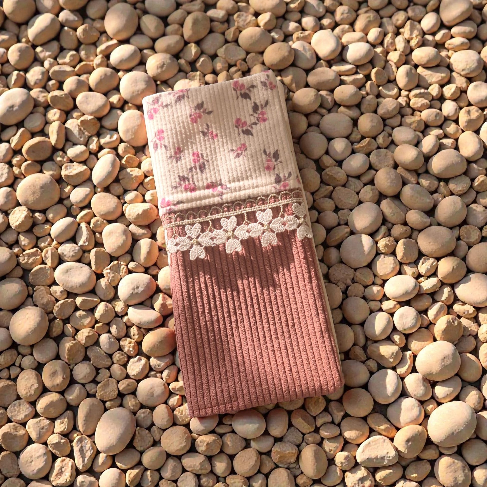 Protège livret de famille – velours rose & dentelle personnalisable cocoleeline