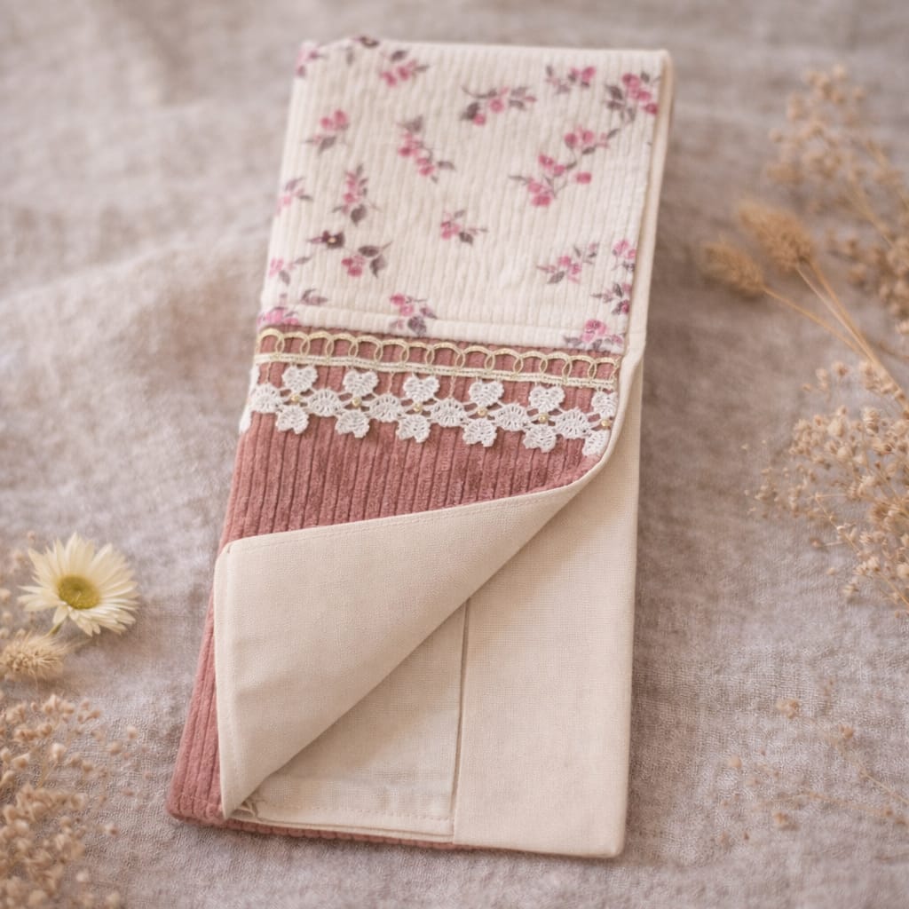 Protège livret de famille – velours rose & dentelle personnalisable cocoleeline