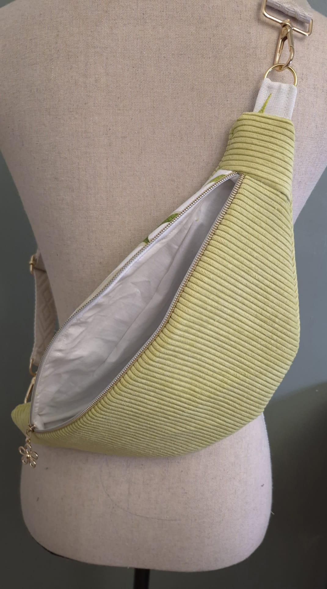 Sac banane femme velours côtelé vert anis Ma boutique