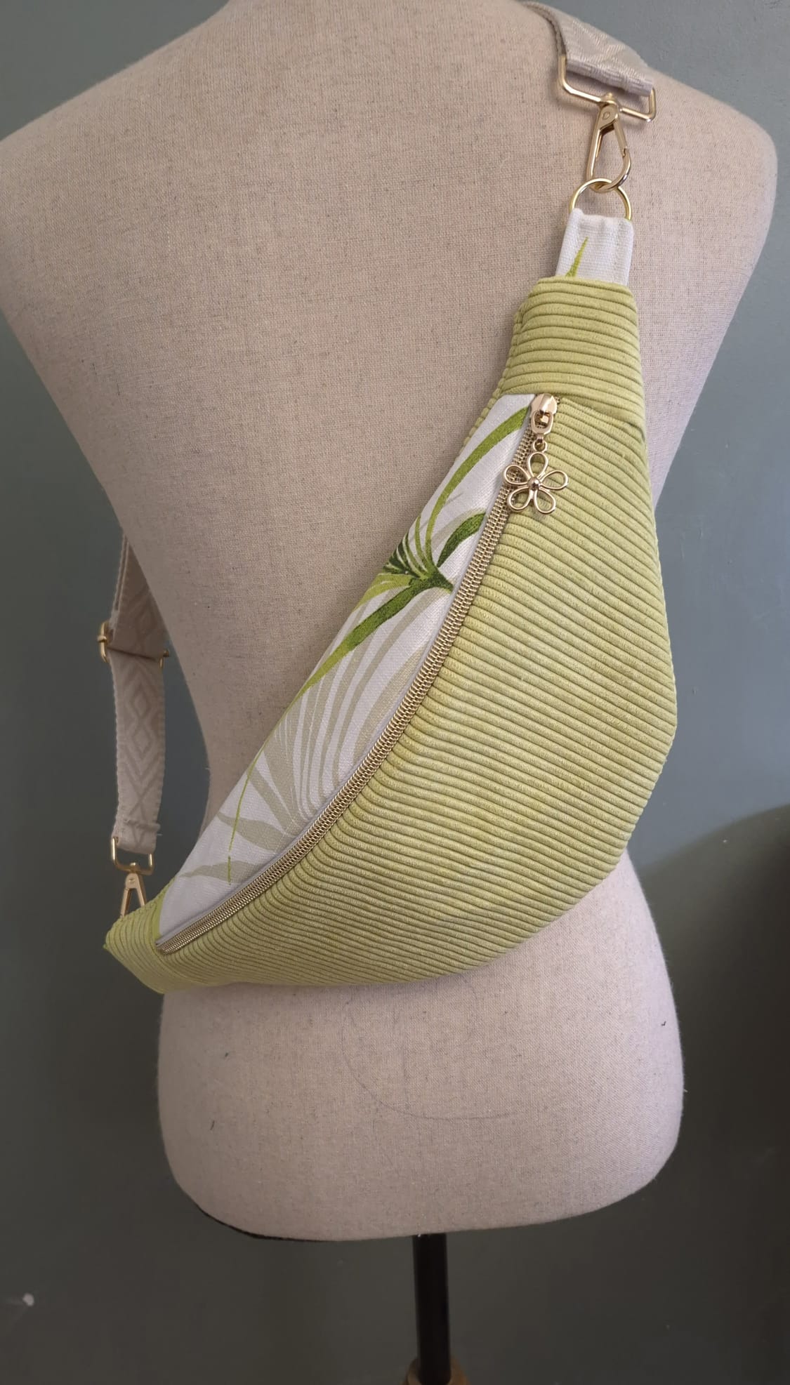 Sac banane femme velours côtelé vert anis Ma boutique