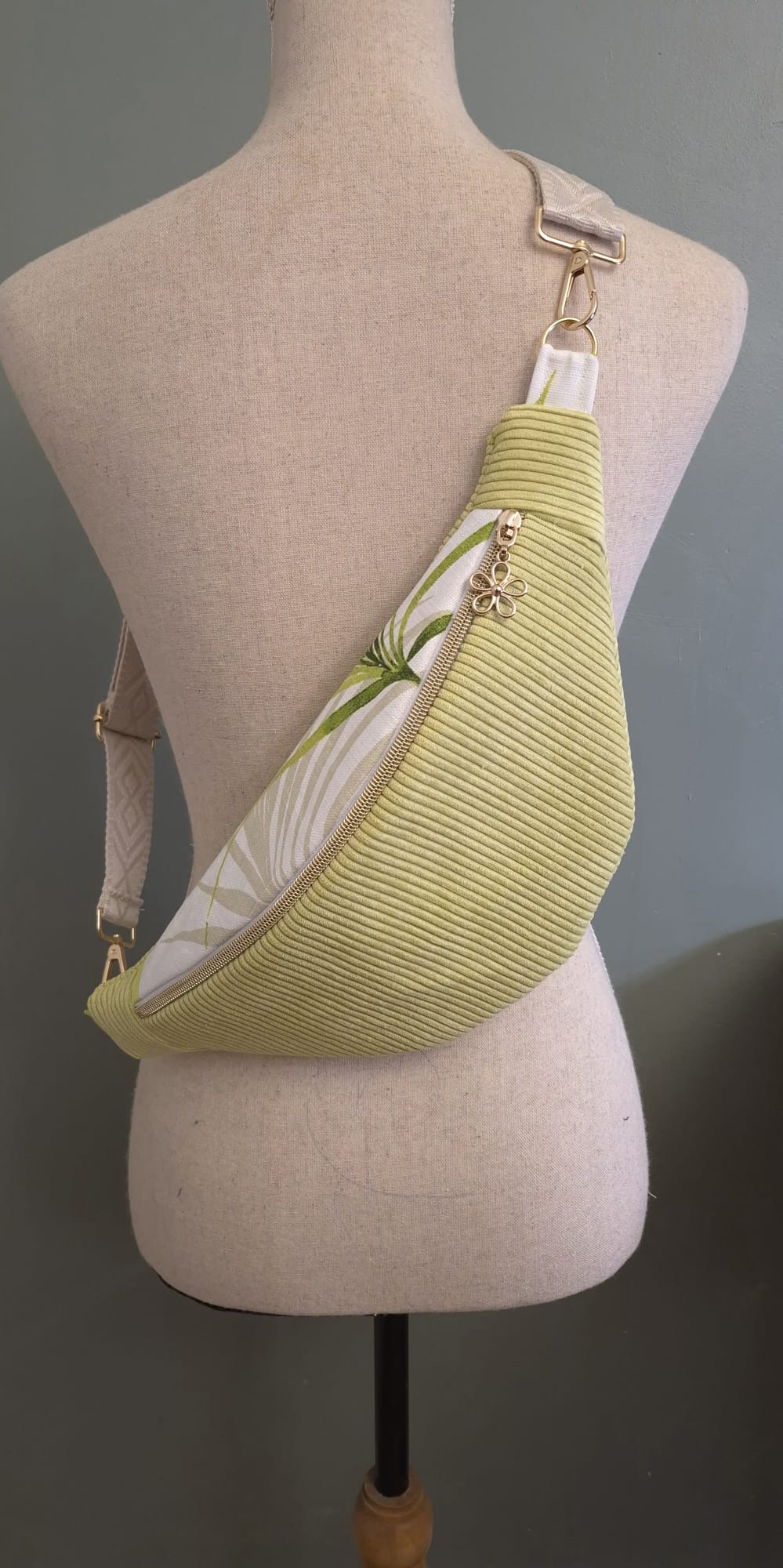 Sac banane femme velours côtelé vert anis Ma boutique