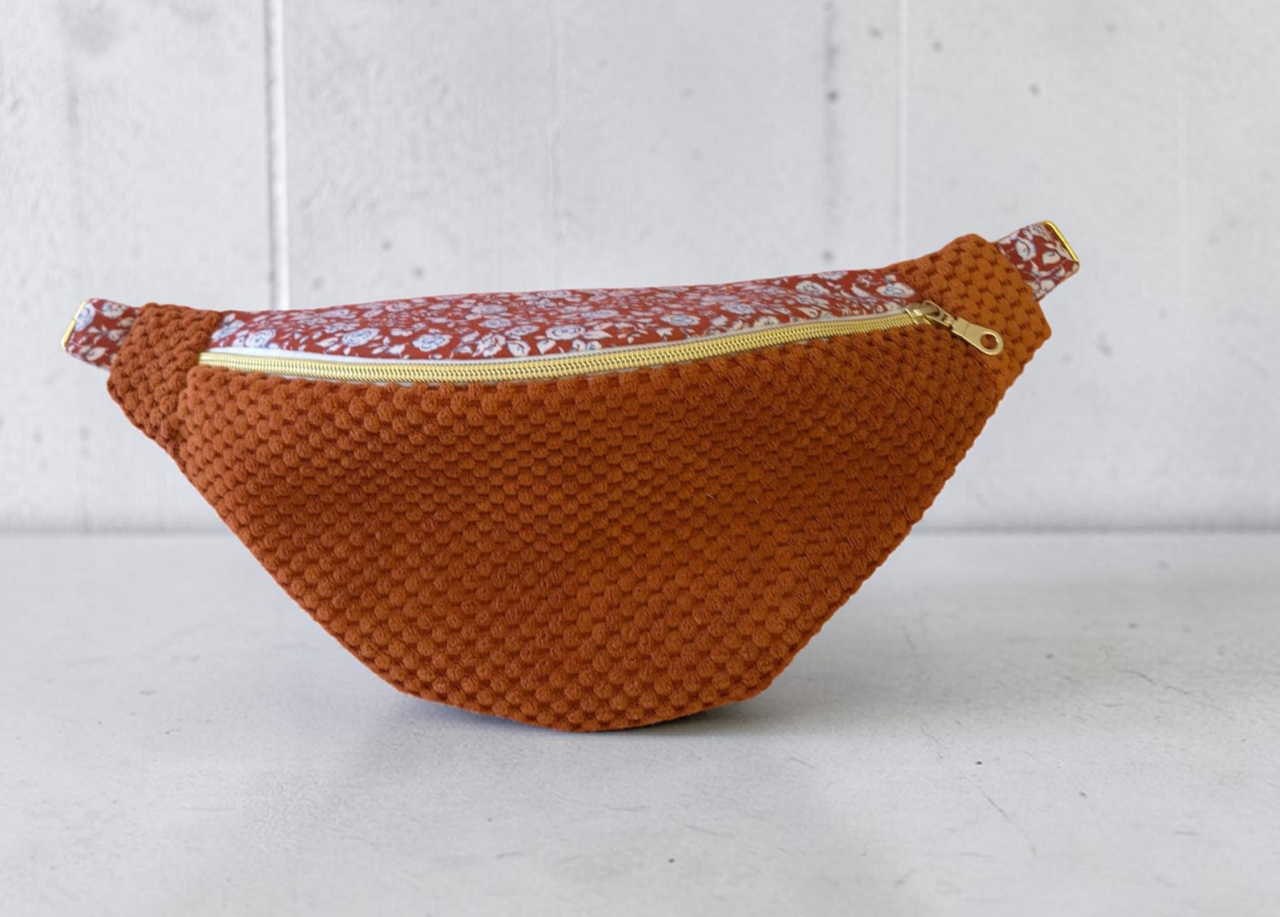 Sac banane pour femme  terracotta en tissu velours cocoleeline