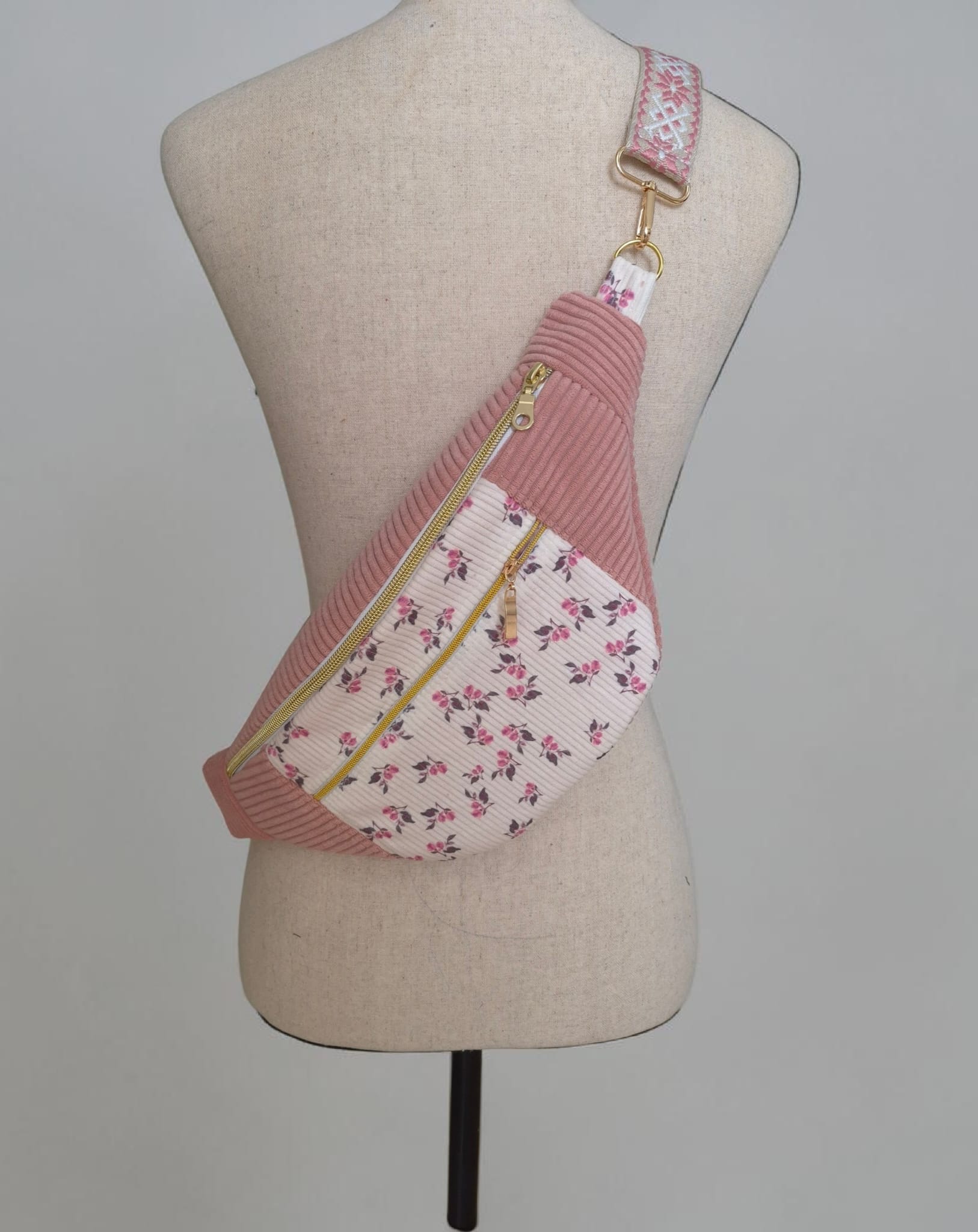 Sac banane pour femme en velours côtelé rose et motif fleuri cocoleeline