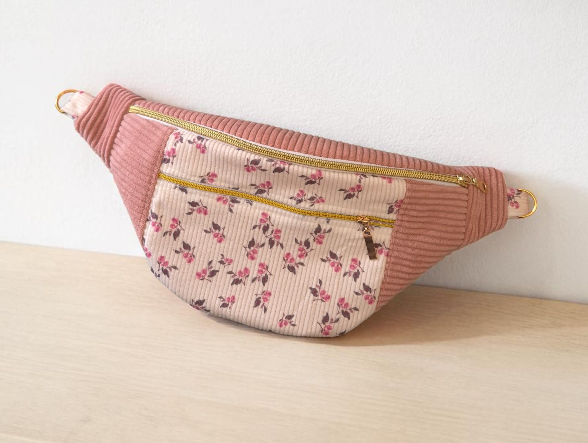 Sac banane pour femme en velours côtelé rose et motif fleuri cocoleeline