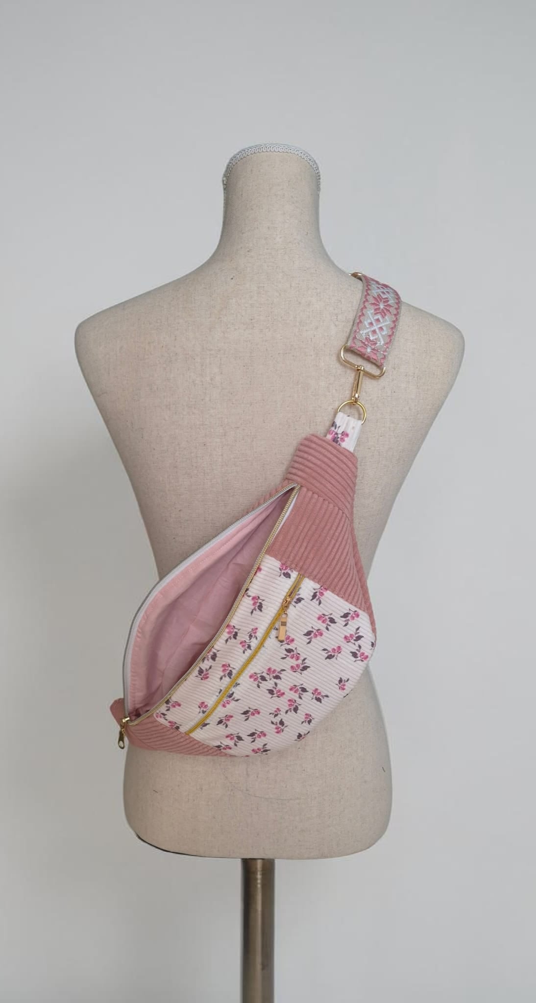 Sac banane pour femme en velours côtelé rose et motif fleuri cocoleeline