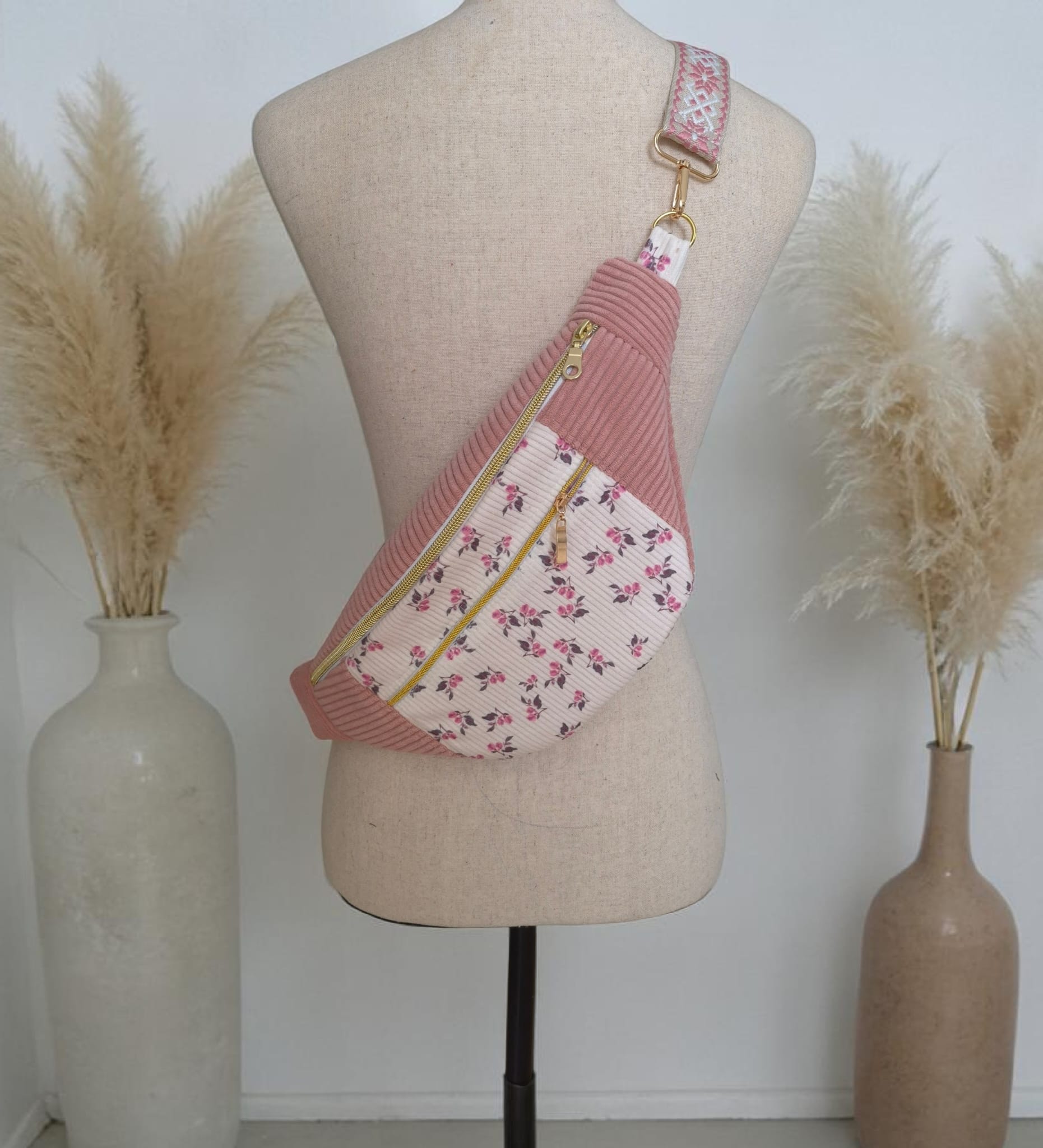 Sac banane pour femme en velours côtelé rose et motif fleuri cocoleeline