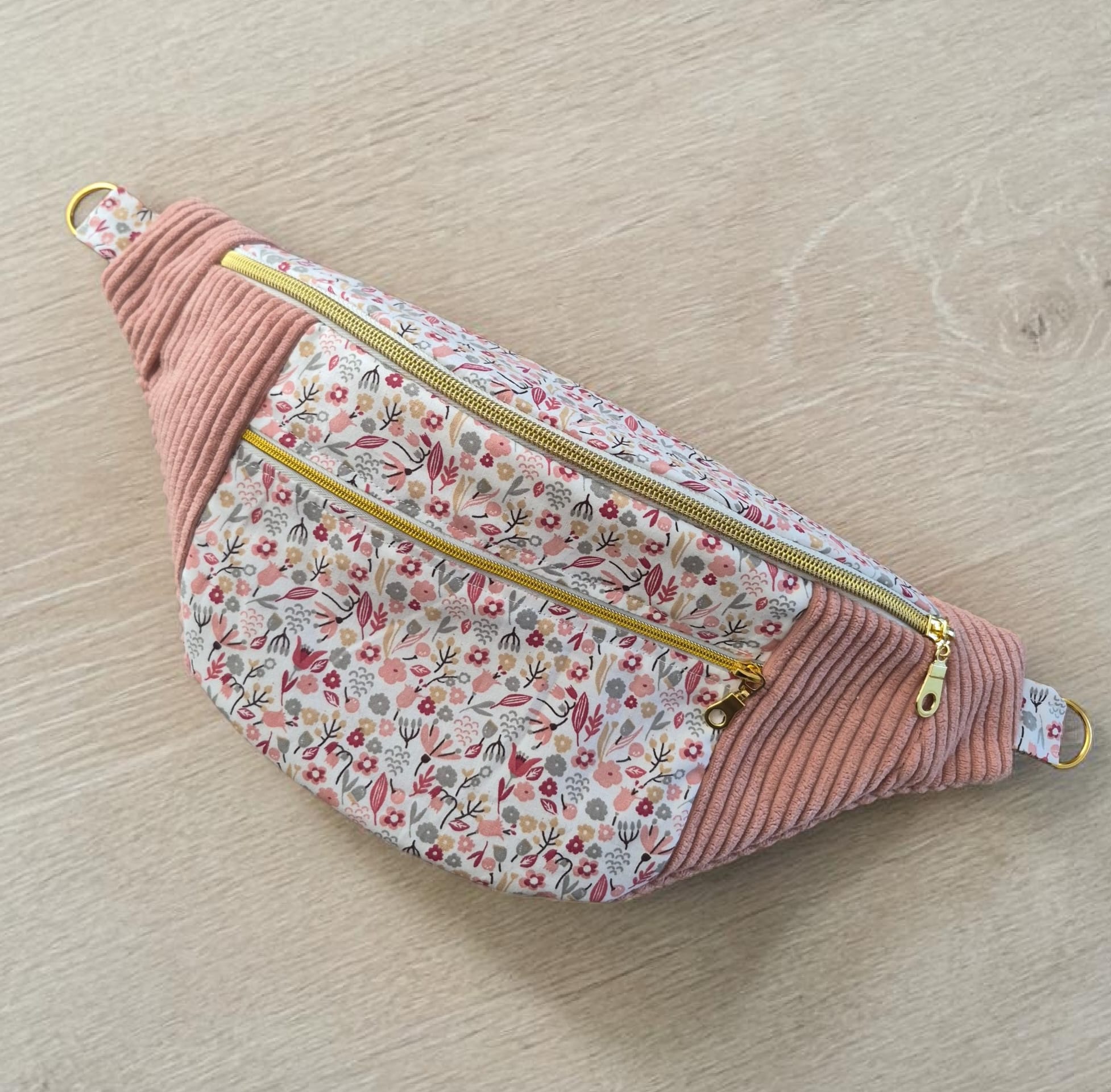 Sac banane pour femme  en velours côtelé rose clair cocoleeline