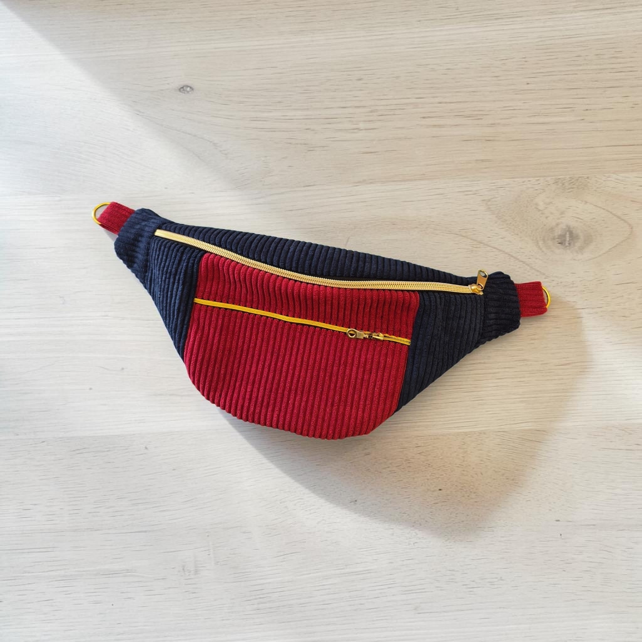 Sac banane pour homme ou femme bicolore en velours côtelé – Bleu marine & Bordeaux cocoleeline