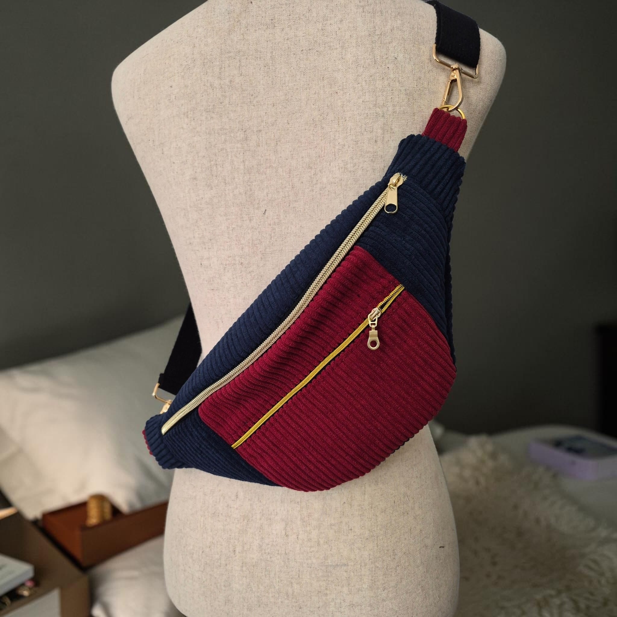 Sac banane pour homme ou femme bicolore en velours côtelé – Bleu marine & Bordeaux cocoleeline