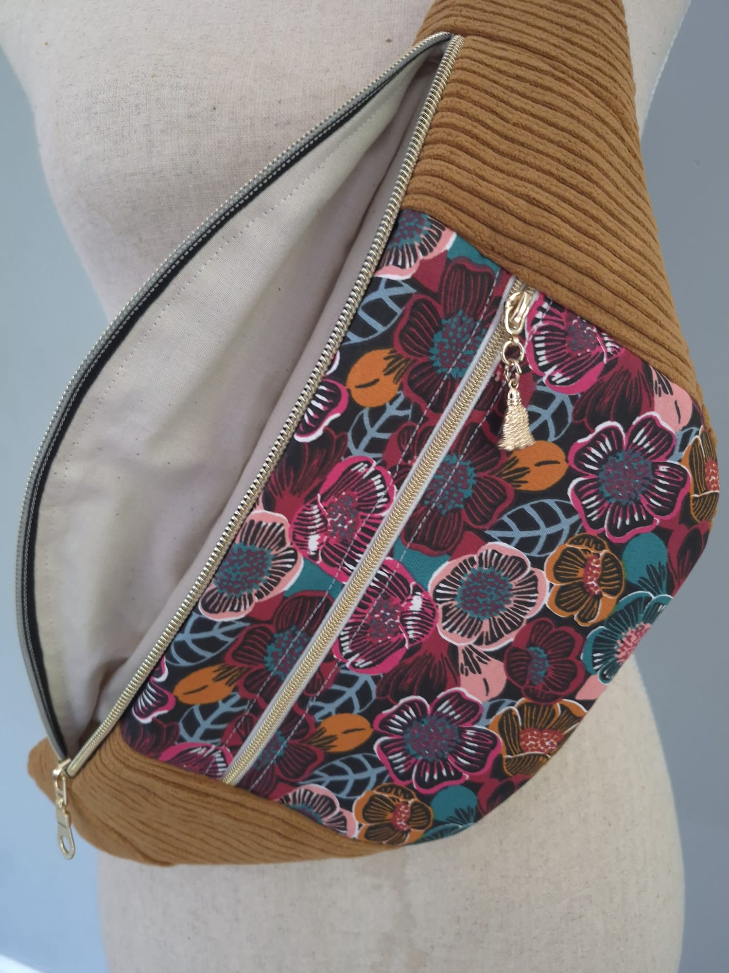 Sac banane  pour femme  en velours côtelé rouille – Fleuri cocoleeline