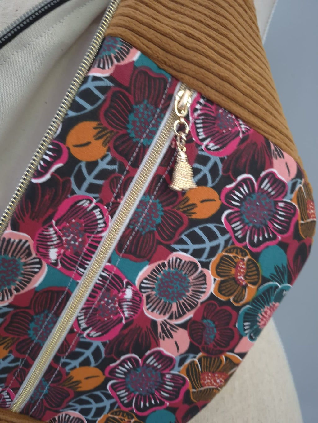 Sac banane  pour femme  en velours côtelé rouille – Fleuri cocoleeline