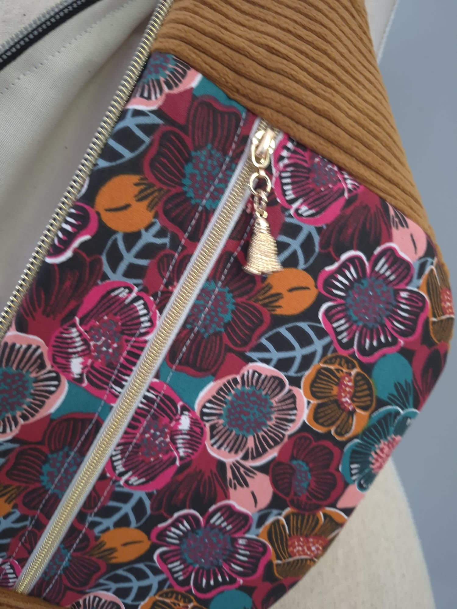 Sac banane  pour femme  en velours côtelé rouille – Fleuri cocoleeline