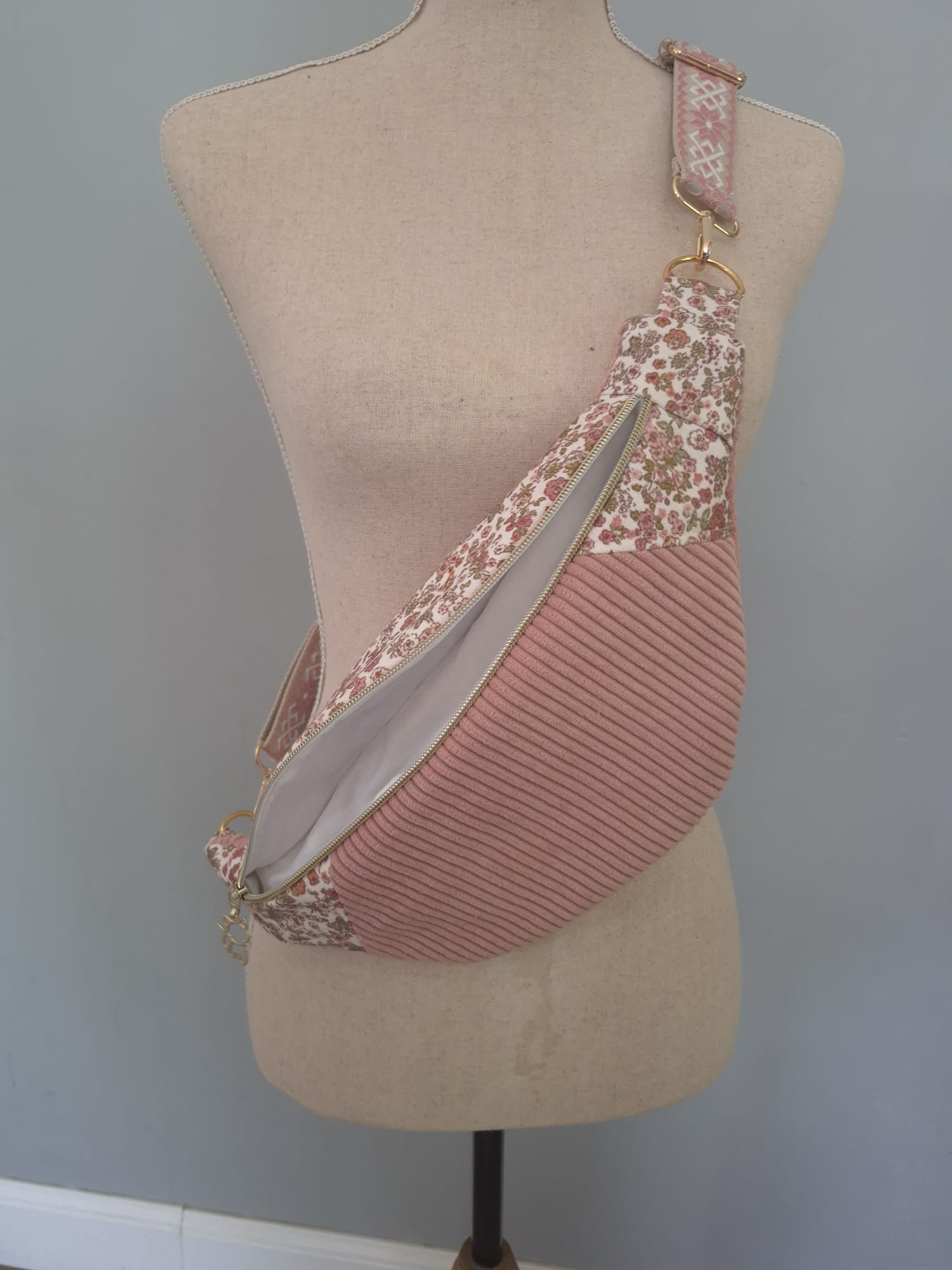 Sac banane pour femme en velours côtelé rose fleuri cocoleeline