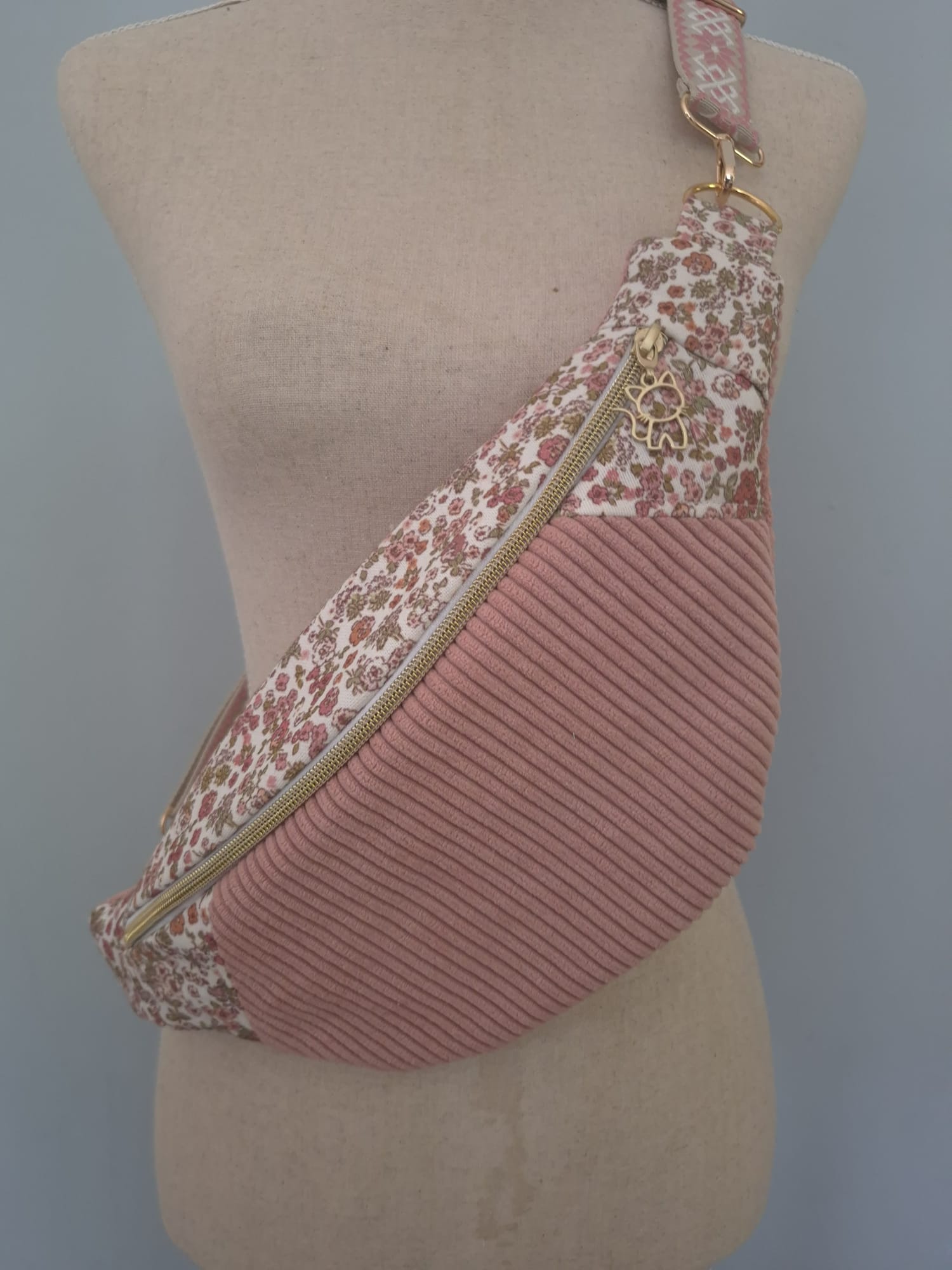 Sac banane pour femme en velours côtelé rose fleuri cocoleeline