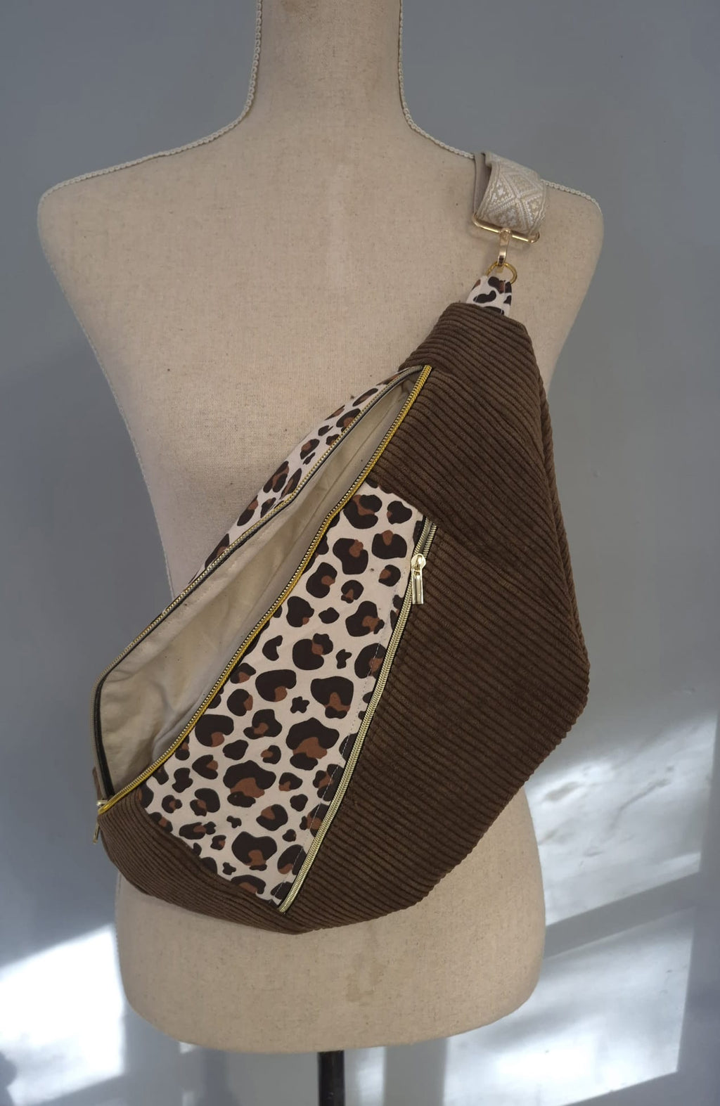 Sac banane pour femme XL velours côtelé rouille et léopard – Sac bandoulière cocoleeline