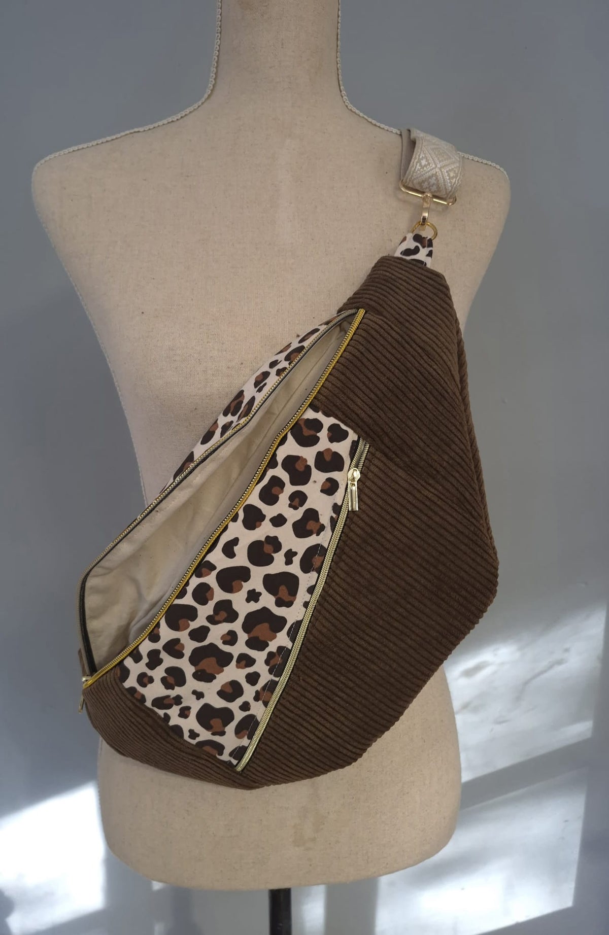 Sac banane pour femme XL velours côtelé rouille et léopard – Sac bandoulière cocoleeline
