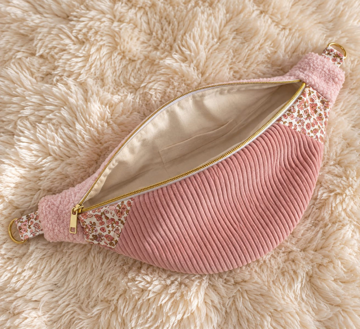 intérieur du sac banane femme rose avec doublure en coton écru