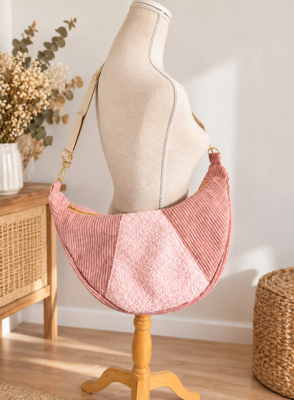 Sac banane demi-lune rose clair – Velours côtelé & moumoute Ma boutique