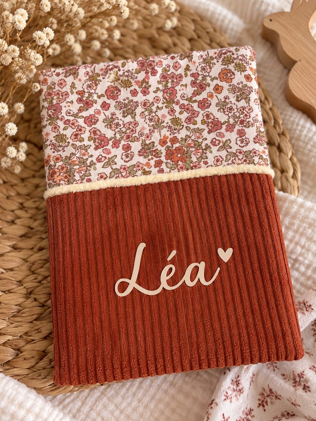 Protège carnet de santé bébé personnalisable en velours côtelé et tissu à motifs Ma boutique