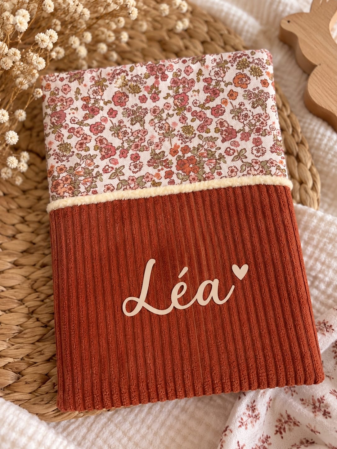 Protège carnet de santé bébé personnalisable en velours côtelé et tissu à motifs Ma boutique