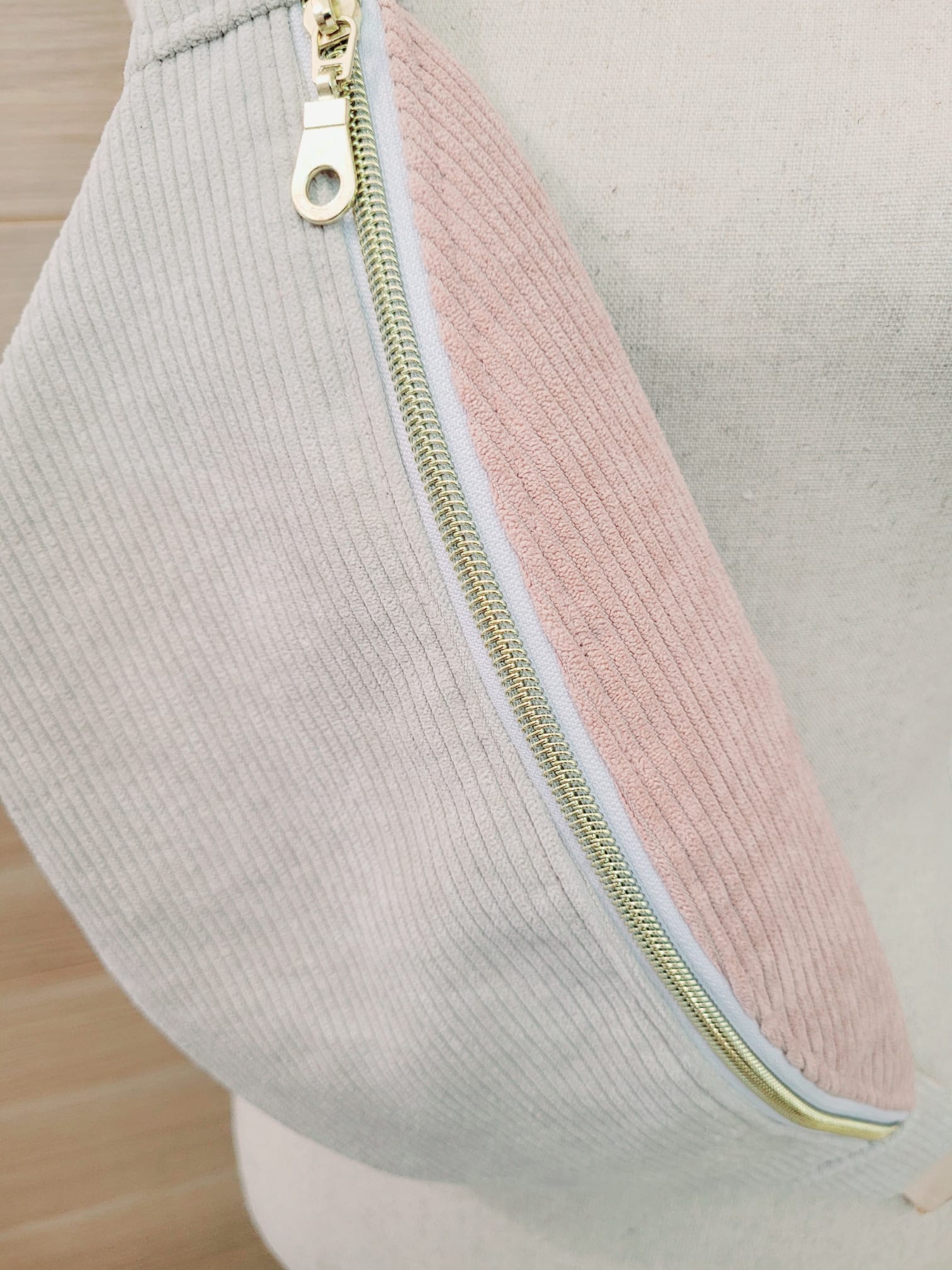 Sac banane femme en velours côtelé écru/rose intérieur coeur  "VELFY" cocoleeline