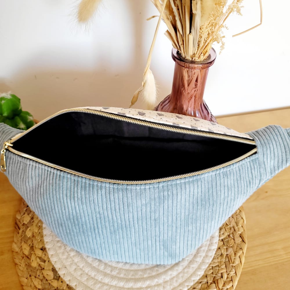 Sac Banane en Velours Côtelé Bleu avec Motif – Élégant et Tendance "LOVE" Ma boutique