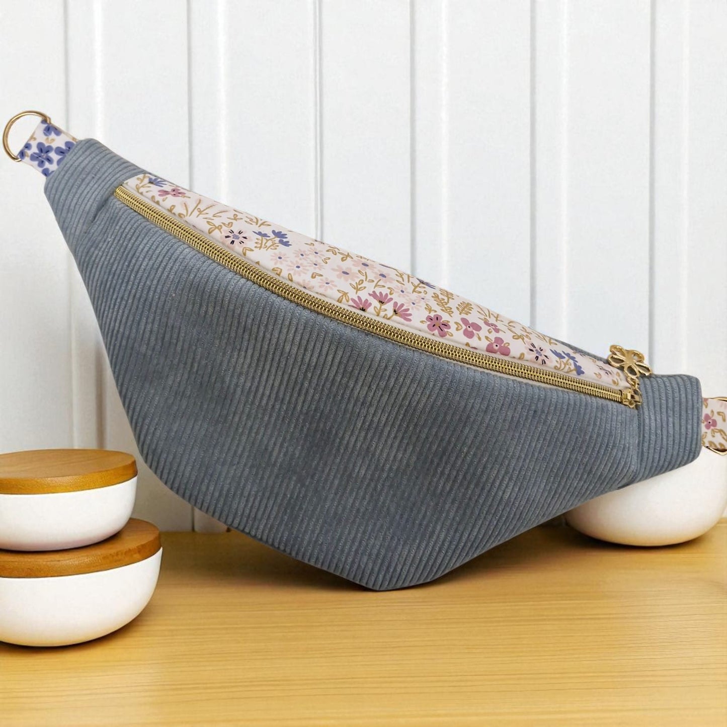 Sac banane en velours côtelé bleu ciel – Fait main en France cocoleeline