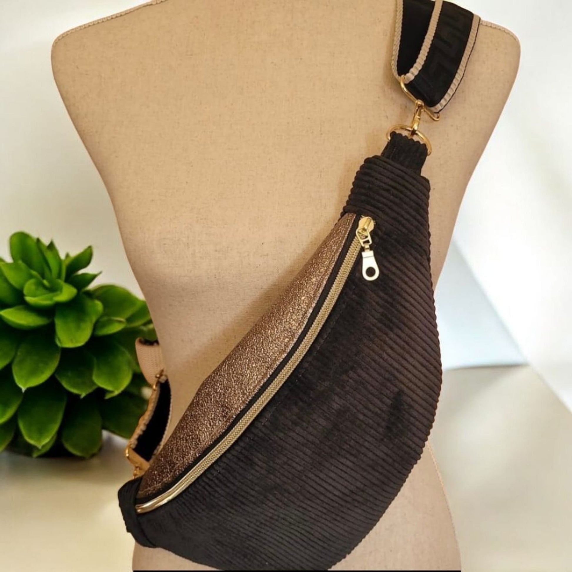 Sac banane femme en velours côtelé noir  et paillettes doré "RILEY" cocoleeline