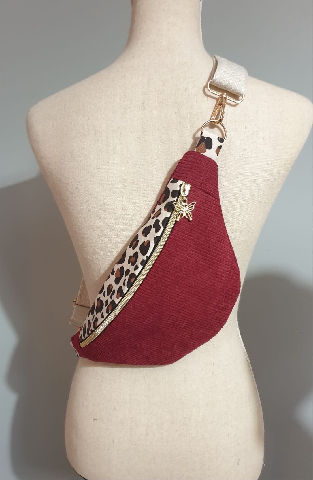 Sac banane pour femme en velours côtelé  –  léopard , idée cadeau , fait main en France cocoleeline