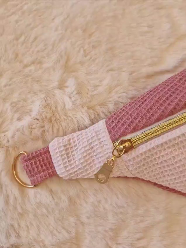 vidéo d'un sac banane rose 