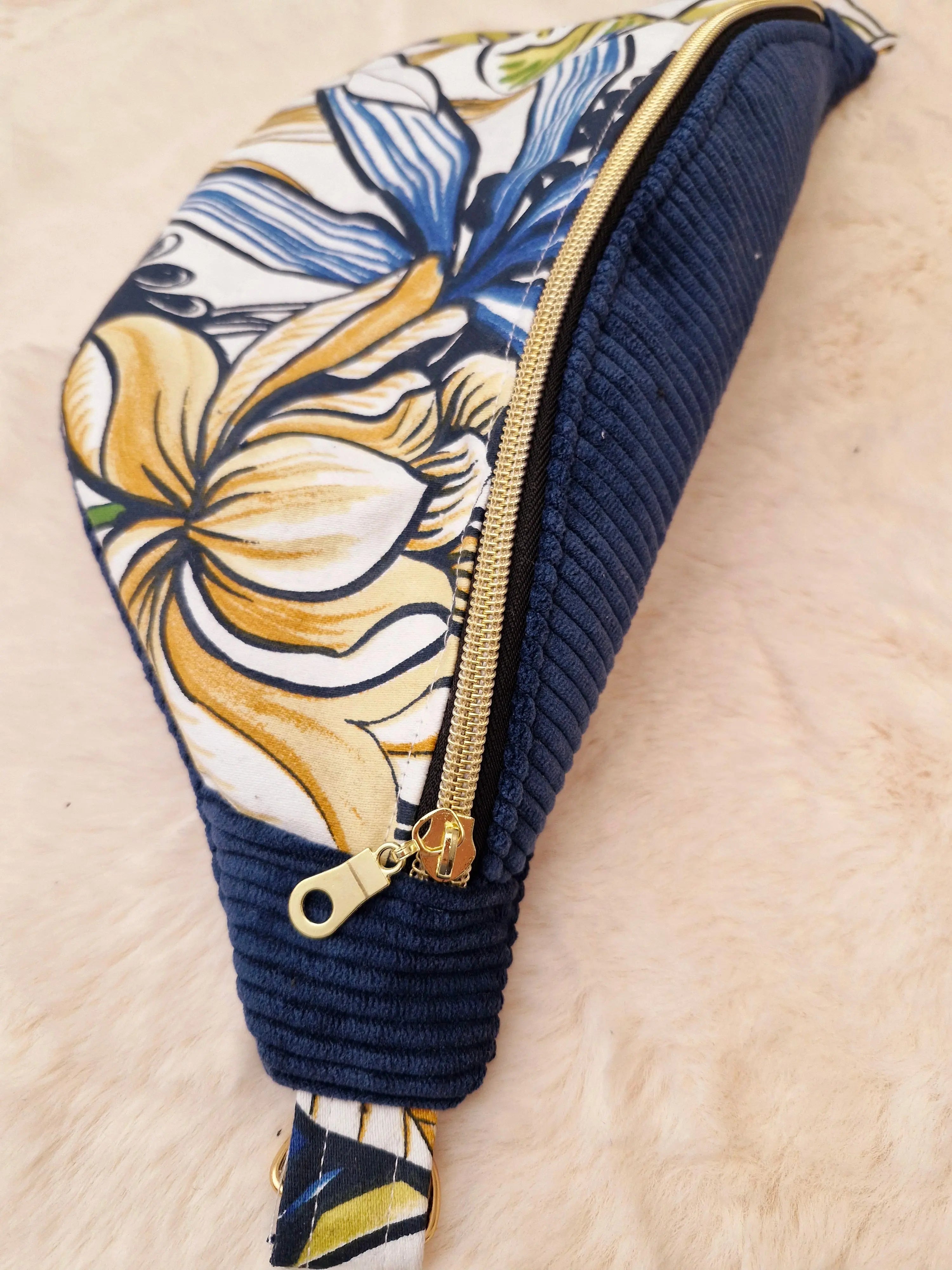 Sac banane femme en velours côtelé bleu nuit et fleur intérieur petits cœurs "SVELT" Ma boutique