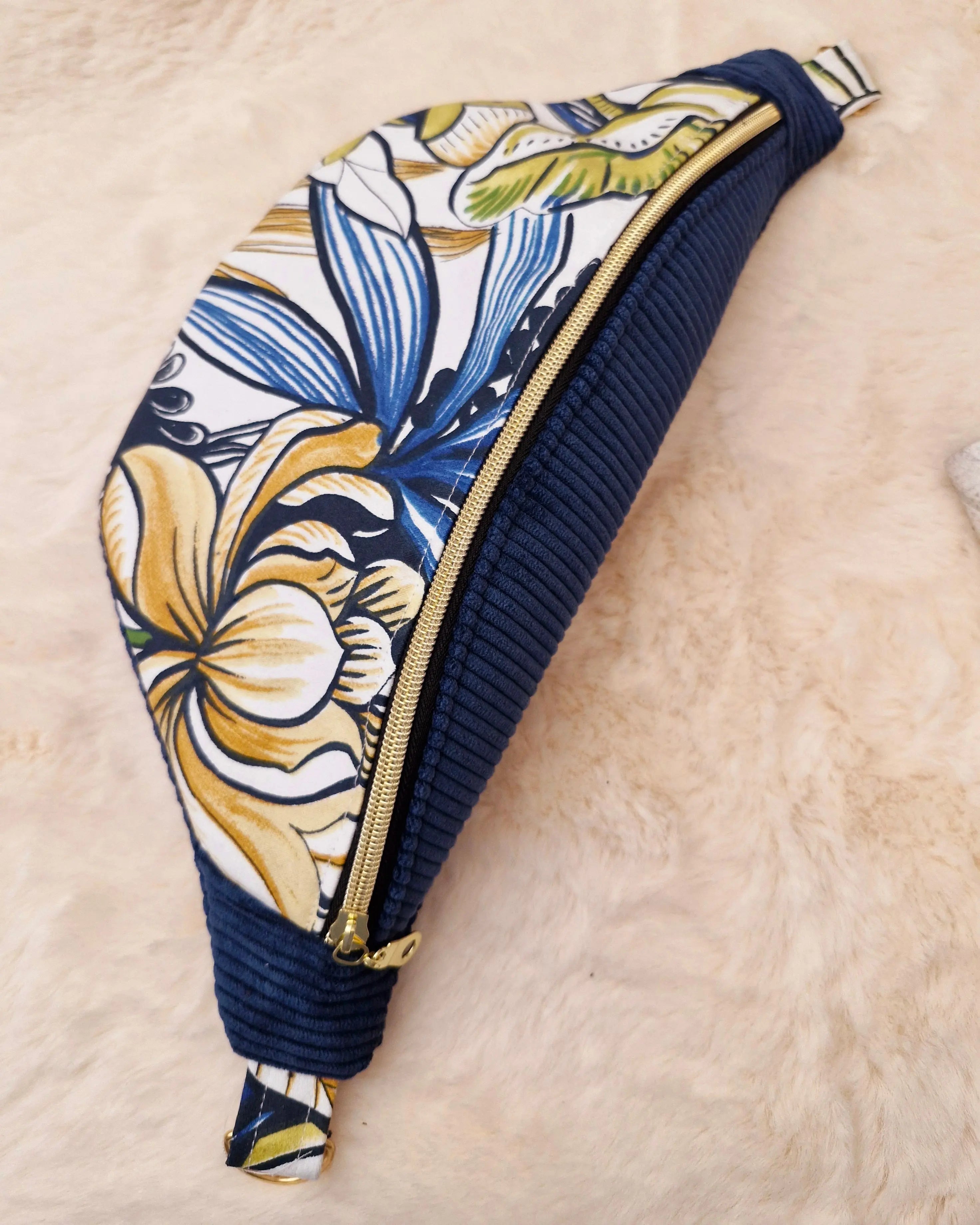 Sac banane femme en velours côtelé bleu nuit et fleur intérieur petits cœurs "SVELT" Ma boutique
