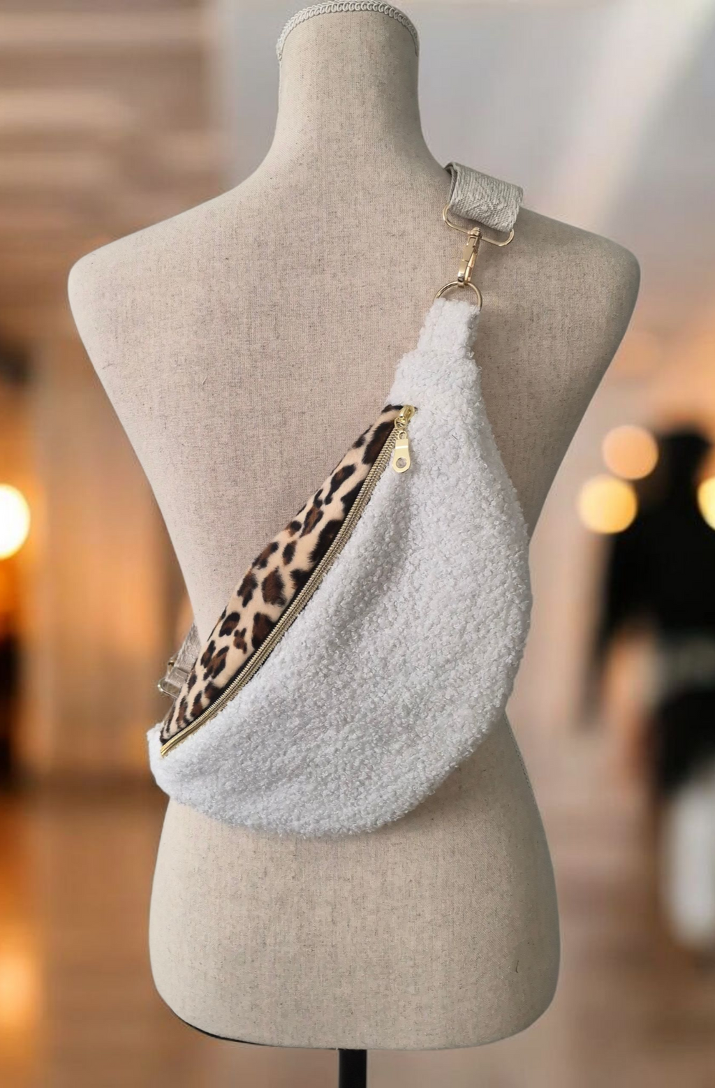 Sac banane femme en moumoute écru    et léopard   "CORDUROY" cocoleeline