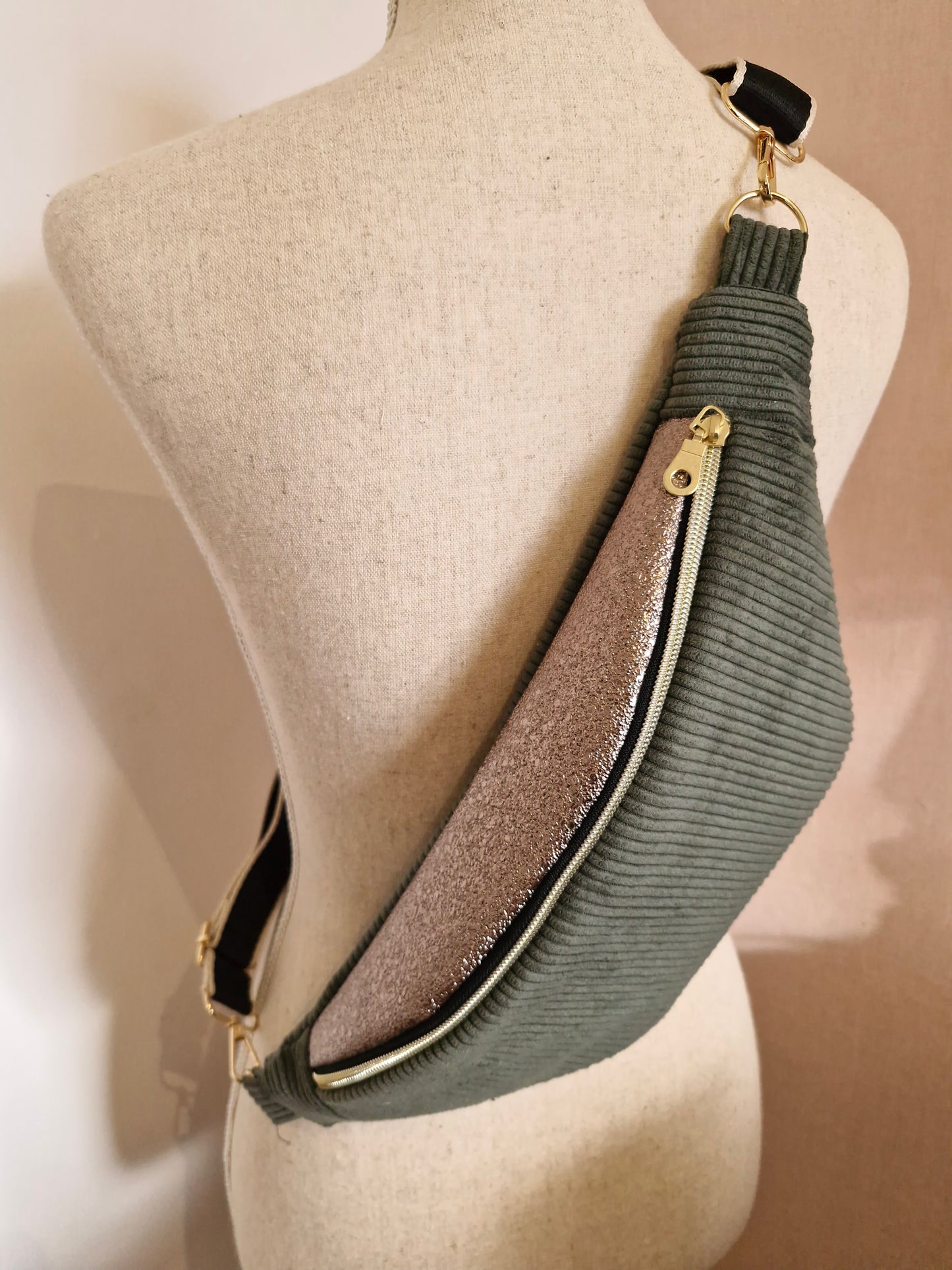 Sac banane kaki et simili cuir doré cocoleeline