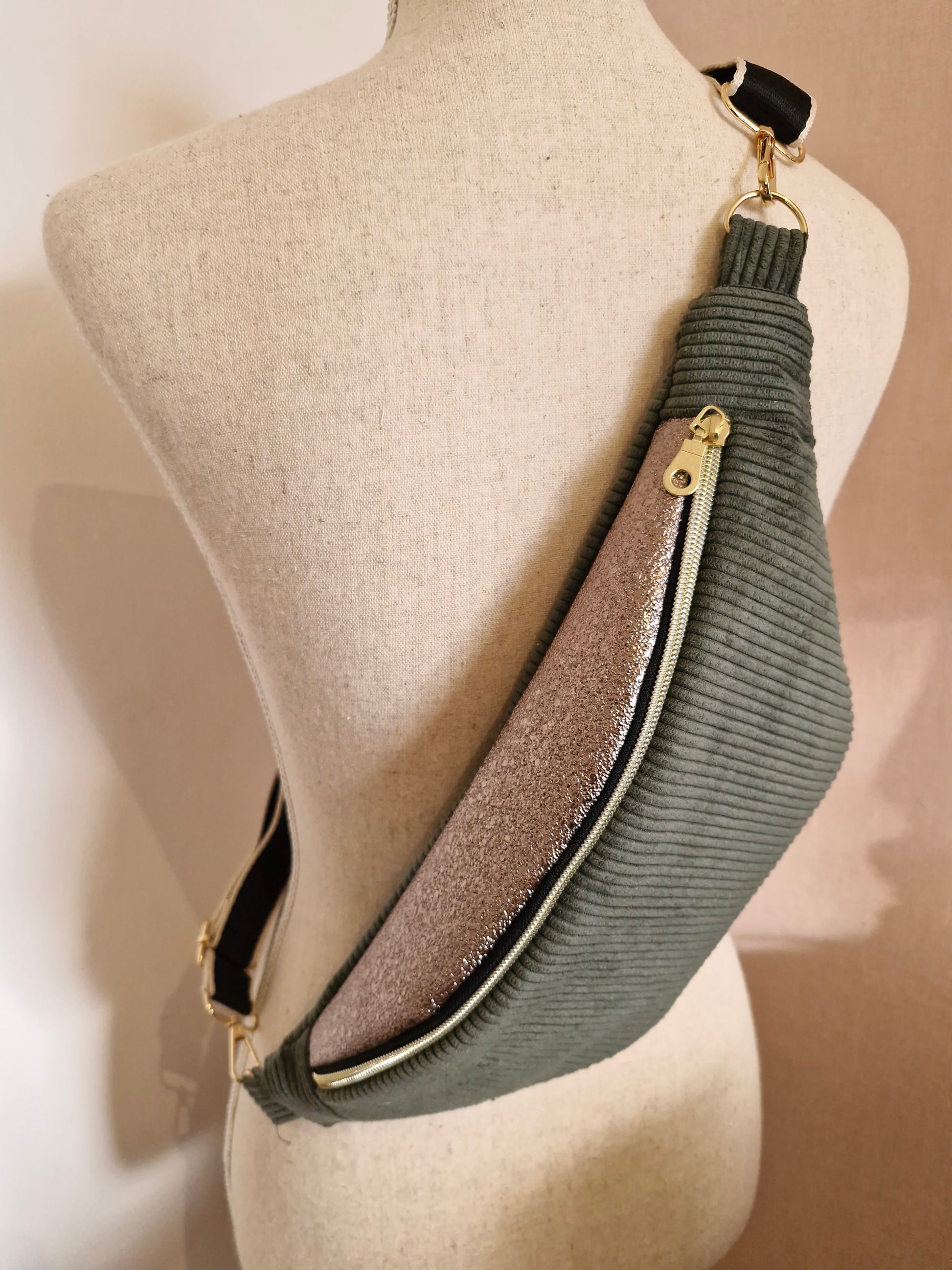 Sac banane kaki et simili cuir doré cocoleeline
