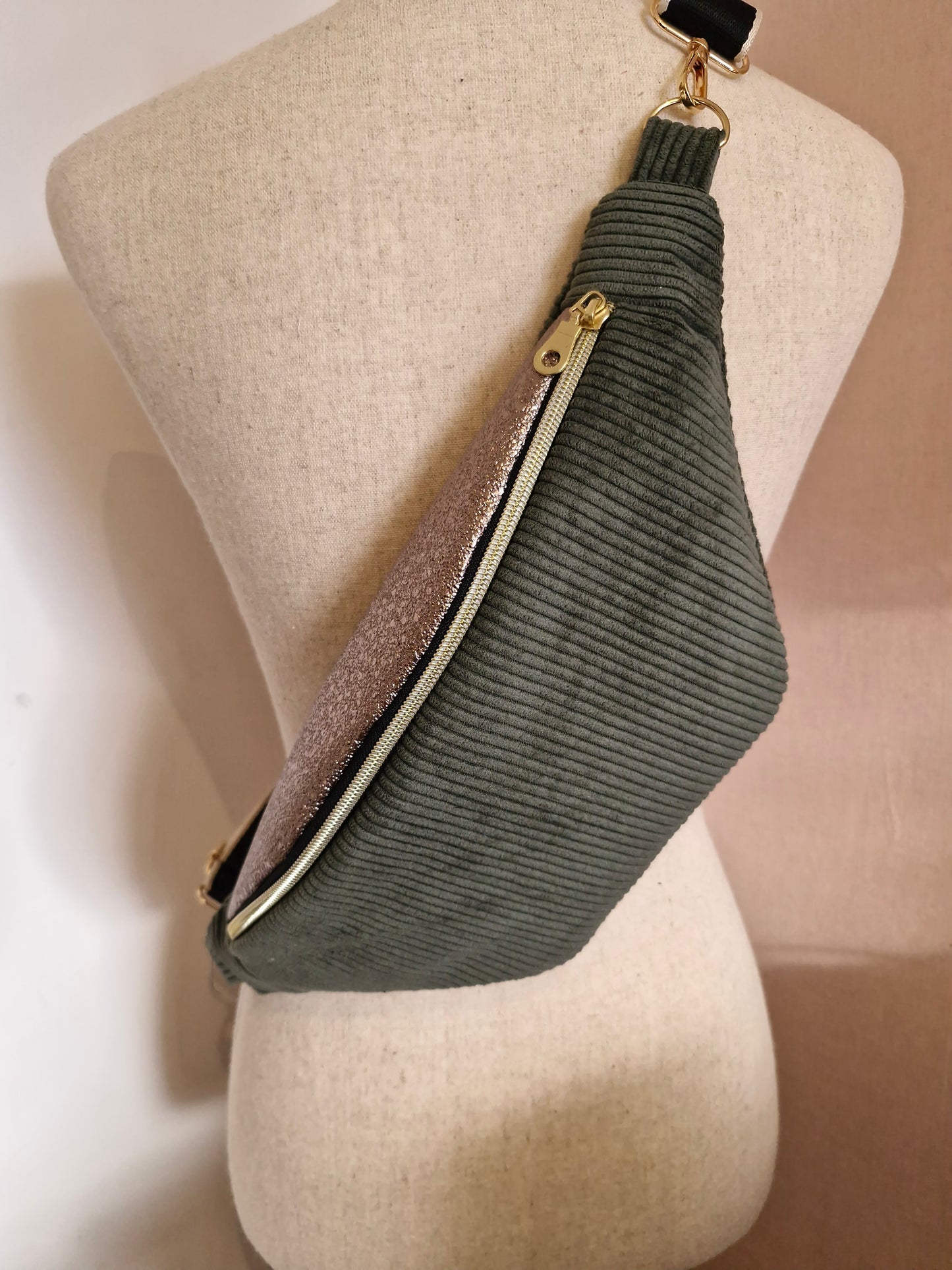 Sac banane kaki et simili cuir doré cocoleeline