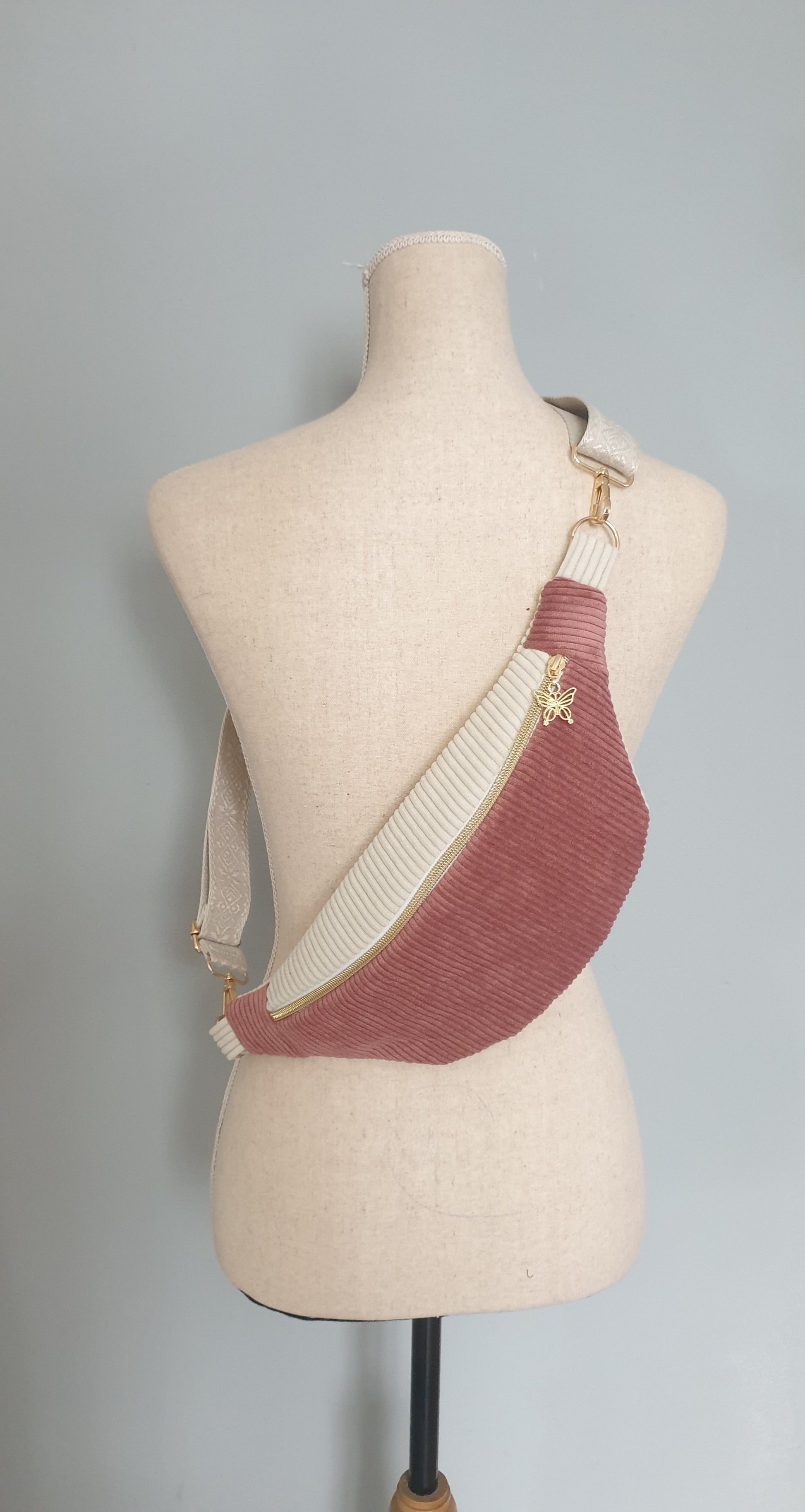 Sac Banane Écru et Rose avec Motifs Cœurs – Idée Cadeau Originale "OLIVE" cocoleeline