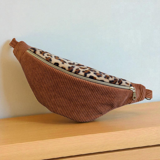 Sac Banane en Velours Côtelé Marron avec Rabat Léopard – Élégance Sauvage et Intemporelle "MEMPHIS" cocoleeline